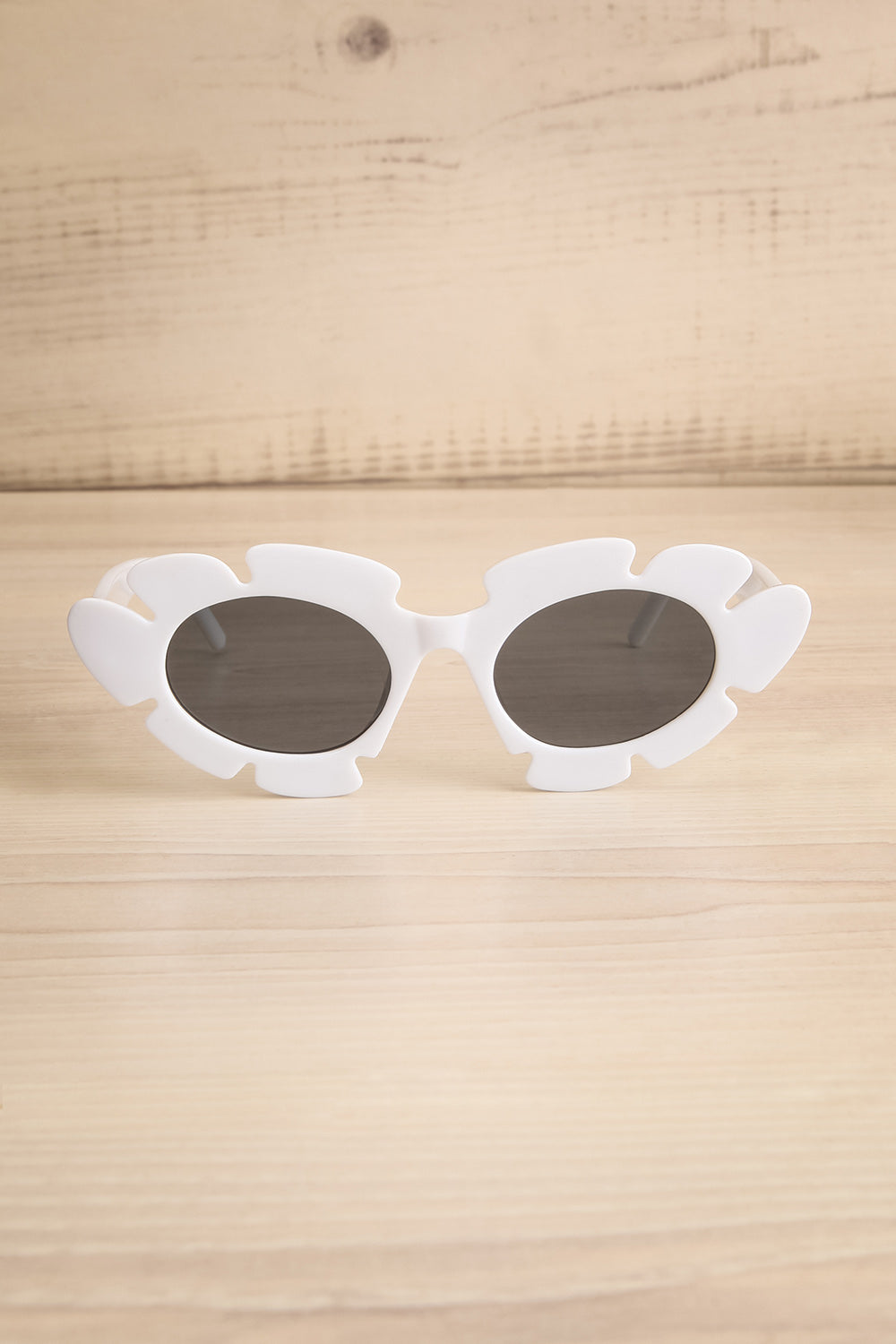 Trixie White Flower Sunglasses | La petite garçonne