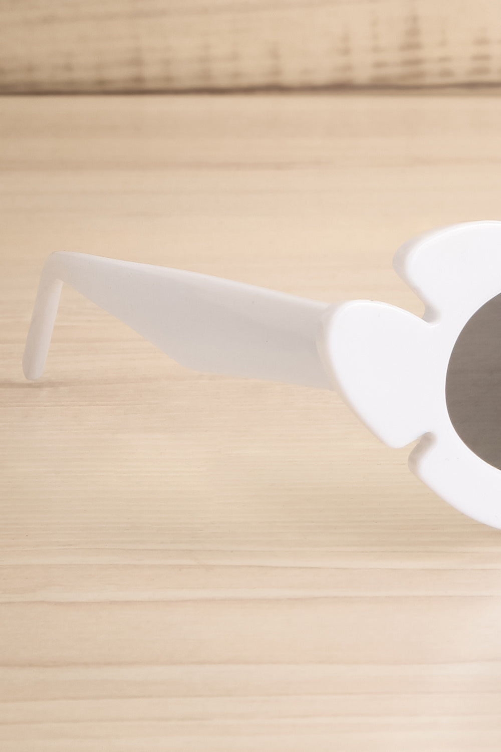 Trixie White Flower Sunglasses | La petite garçonne side close-up