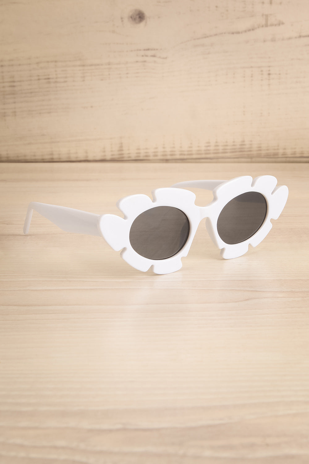 Trixie White Flower Sunglasses | La petite garçonne side view