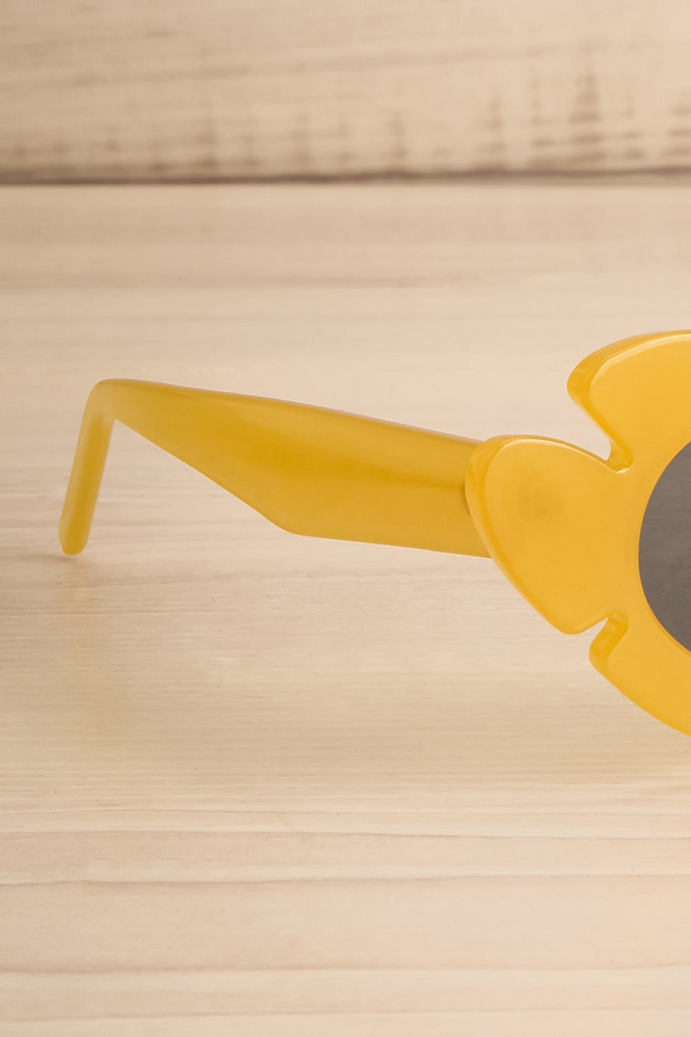 Trixie Yellow Flower Sunglasses | La petite garçonne side close-up