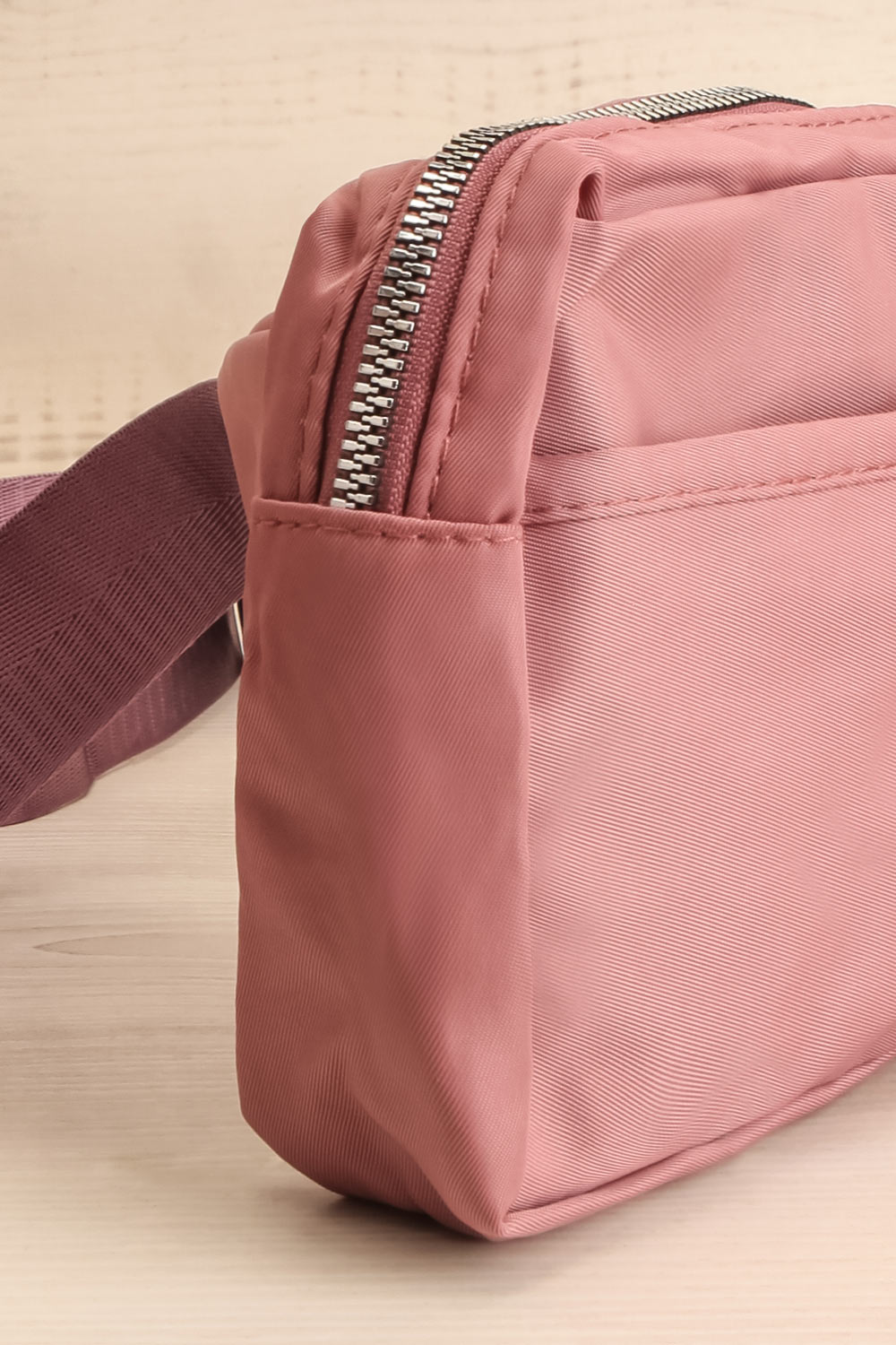 Tumkur Mauve Adjustable Belt Bag | La petite garçonne side close-up