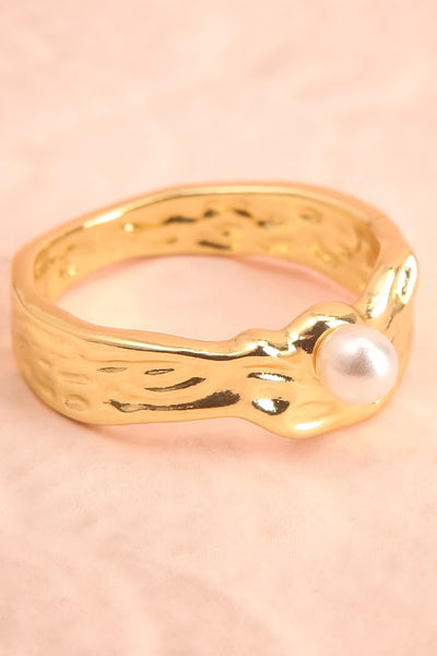 Vajra Gold Plated Ring w/ Pearl | La petite garçonne flat close-up