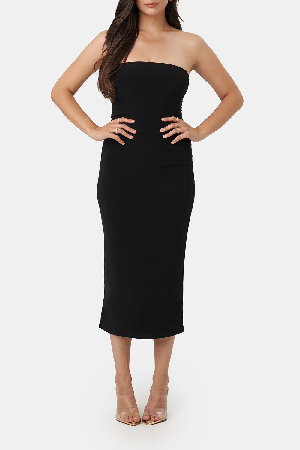 Victorya Black Strapless Fitted Midi Dress | La petite garçonne on modle