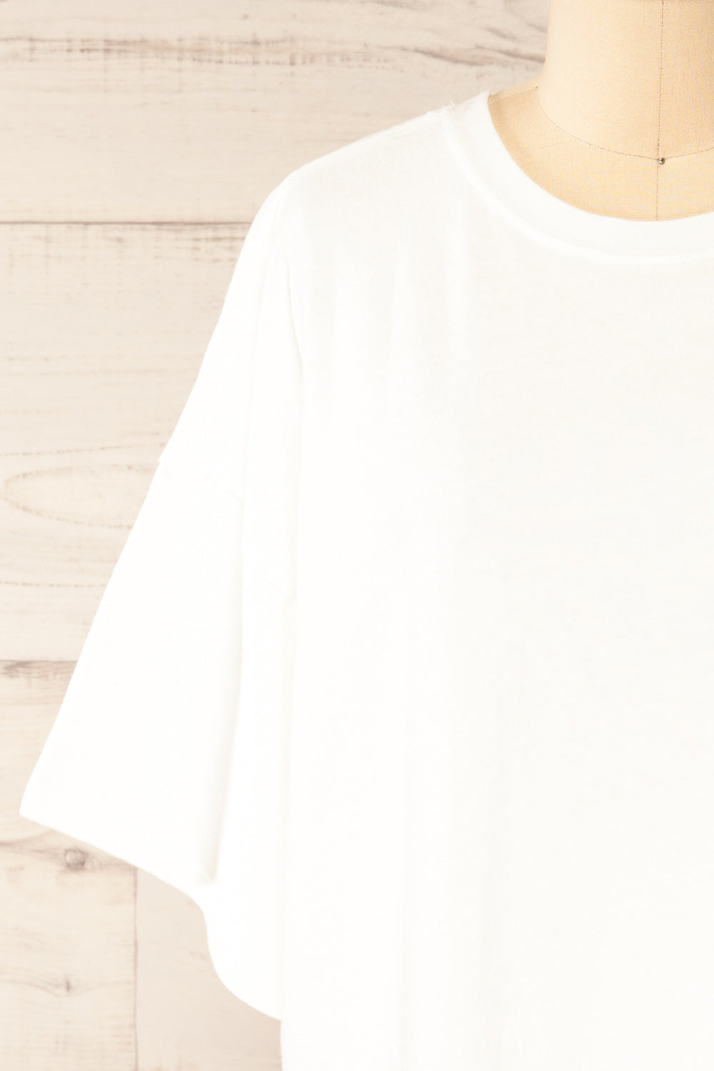 Viedma White Oversized Faded Look T-Shirt | La petite garçonne front close-up
