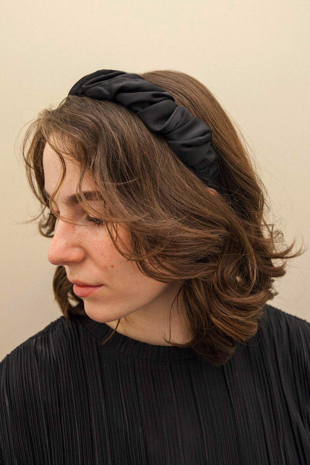 Vijaya Black Pleated Headband | Boutique 1861 model