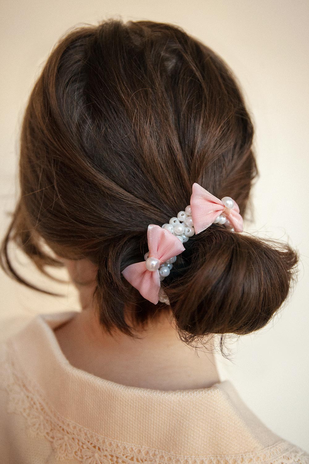 Virginia Scrunchie w/ Pearls & Bows | Boutique 1861 model