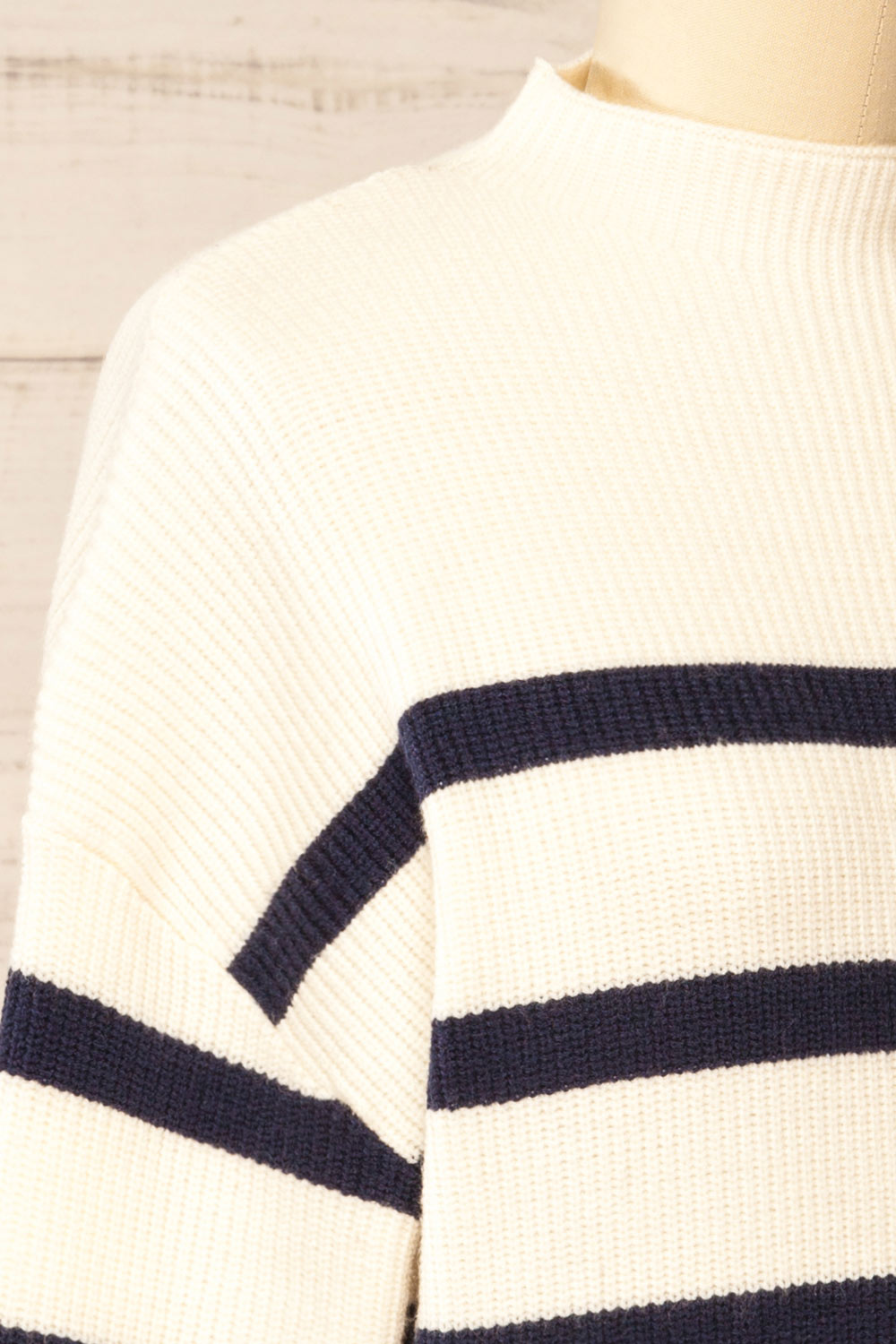 Virton White Top w/ Navy Stripes | La petite garçonne side close-up