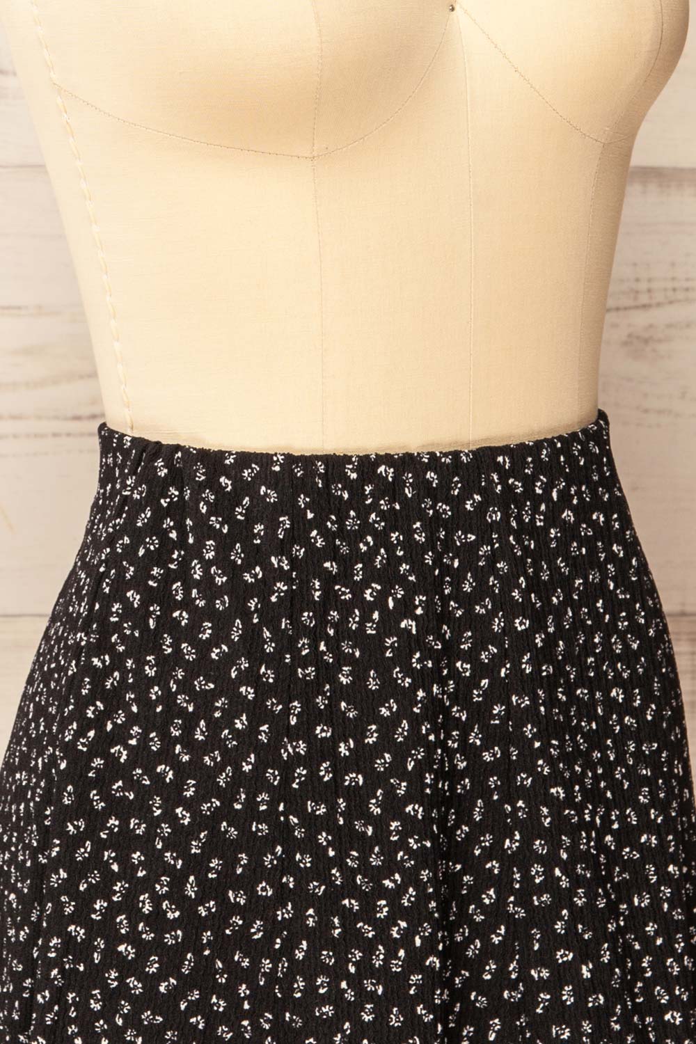 Warsop Black A-Line floral Skirt | La petite garçonne side