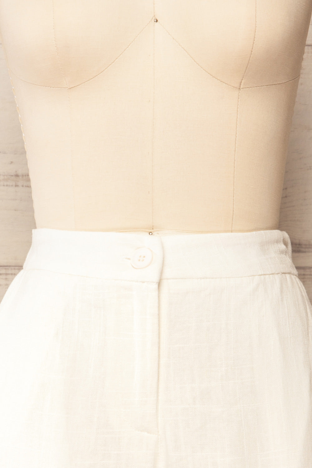 Wharfedale White Linen Shorts w/ Elastic Waistline front