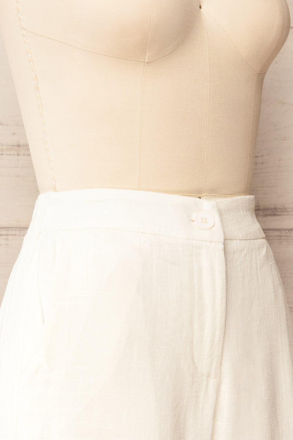 Wharfedale White Linen Shorts w/ Elastic Waistline side