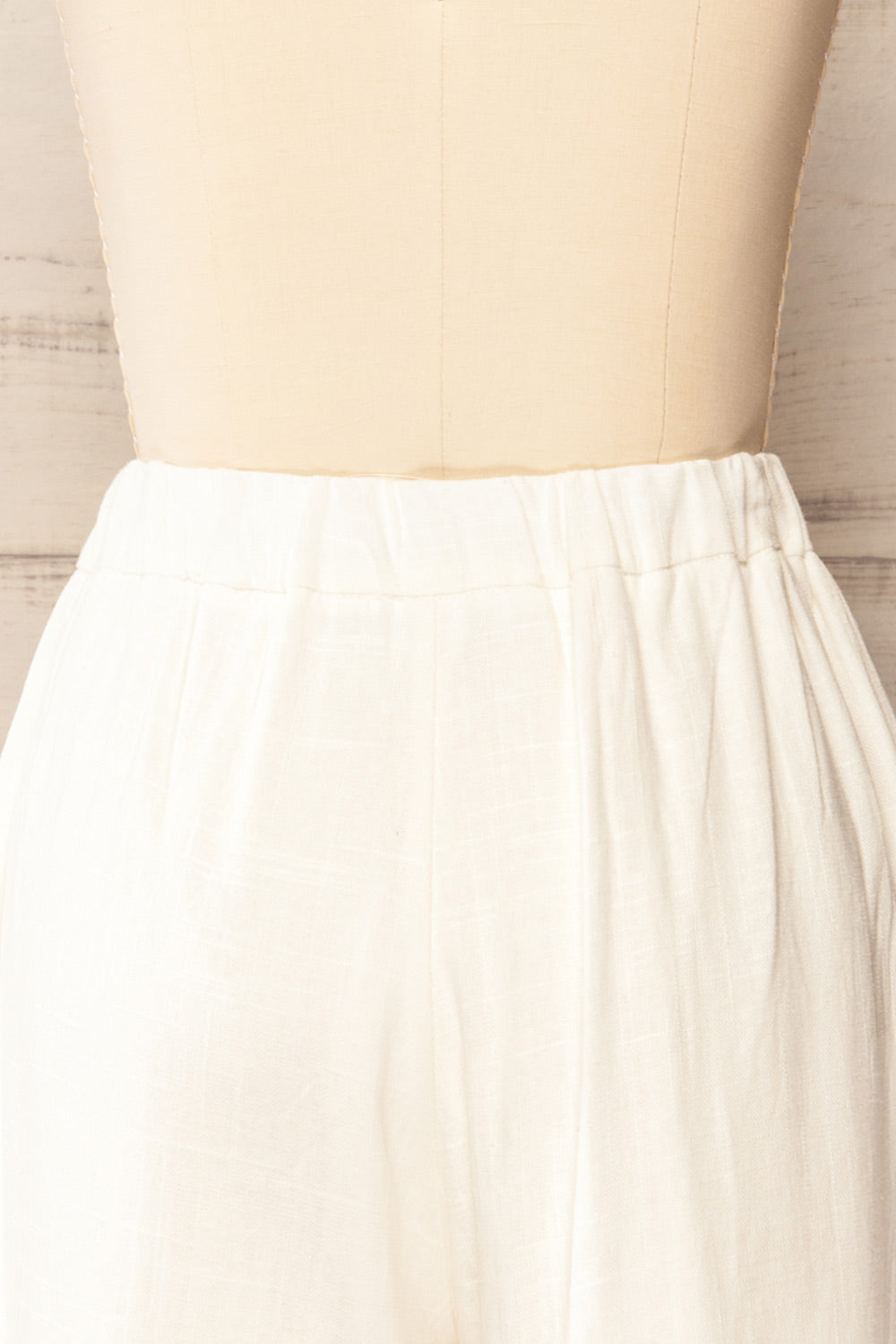 Wharfedale White Linen Shorts w/ Elastic Waistline back
