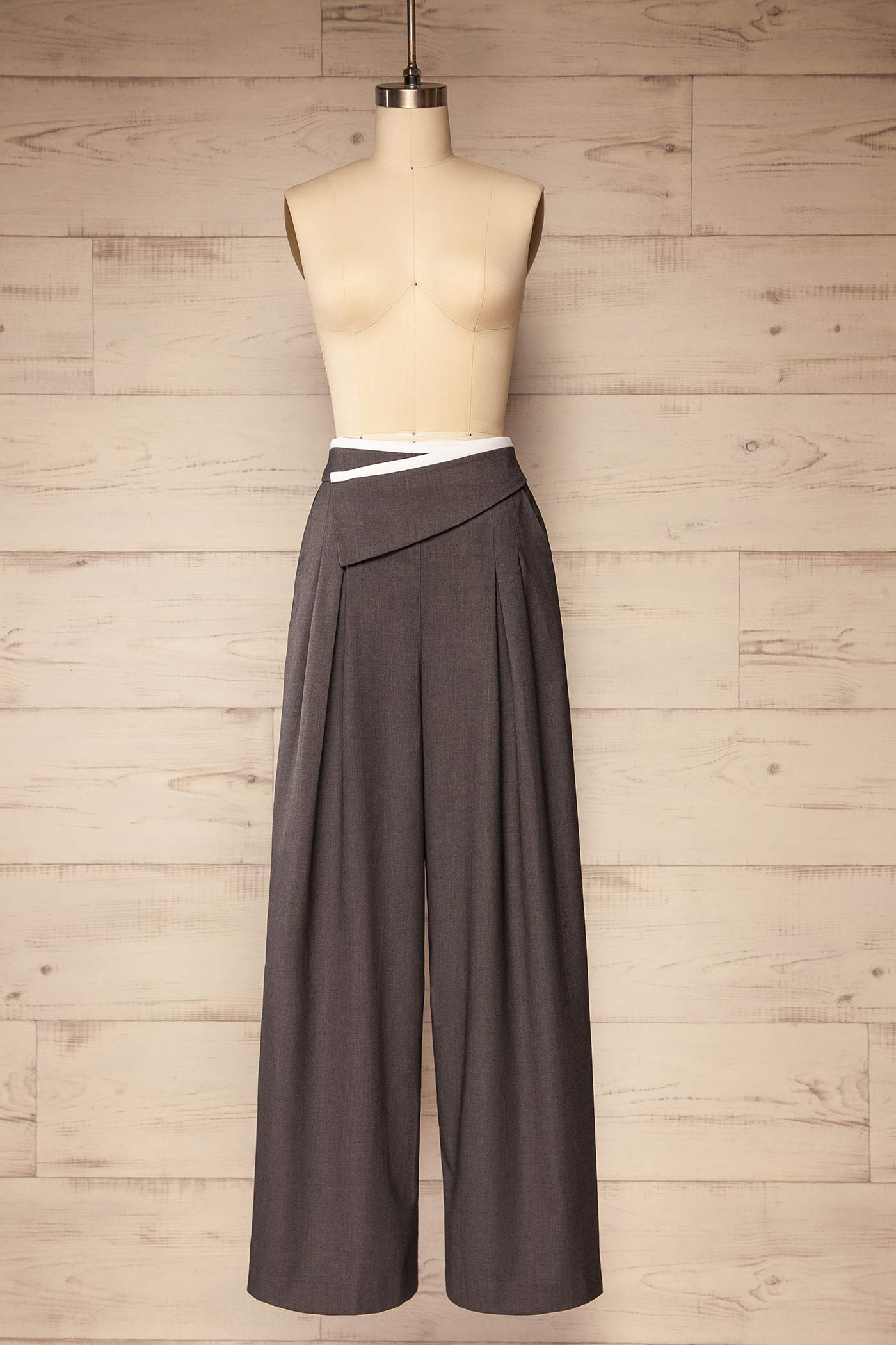front view of Yakutsk Grey Overlap Wide-Leg Pleated Pants at La petite garçonne