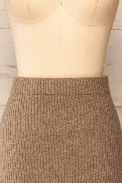 Yarrowford Taupe Long Ribbed Knit Skirt | La petite garçonne front close-up