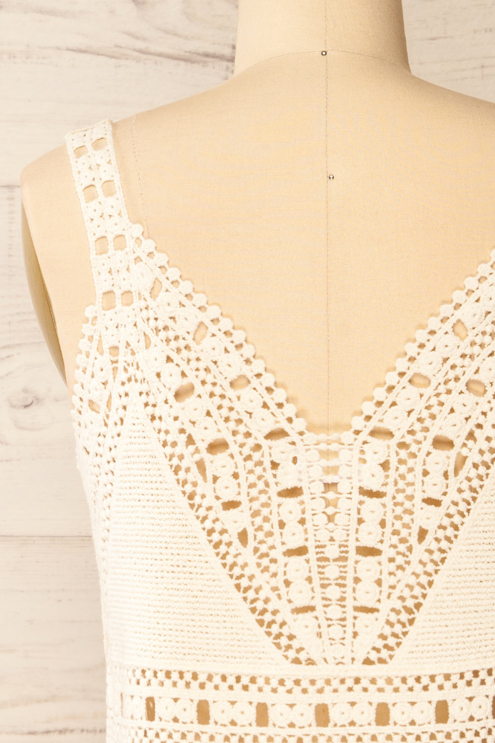 Zagreb Beige Crochet Cropped Cami | La petite garçonne back close-up