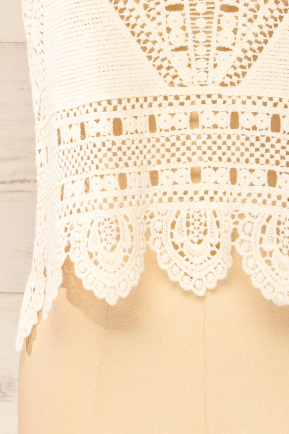 Zagreb Beige Crochet Cropped Cami | La petite garçonne bottom 