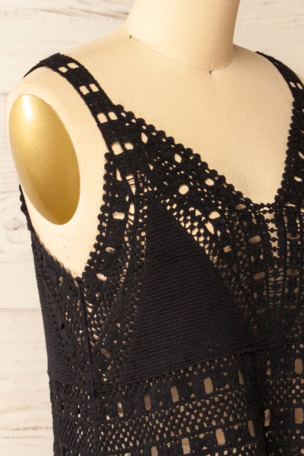 Zagreb Black Crochet Cropped Cami | La petite garçonne side close-up