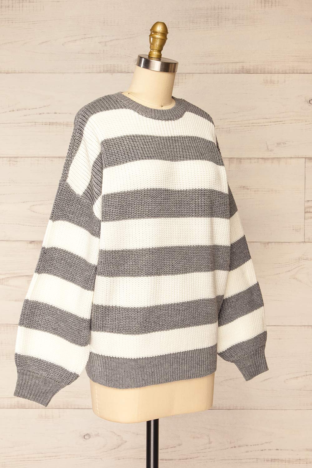 Zario Grey Stripped Oversized Knit Sweater | La petite garçonne side view