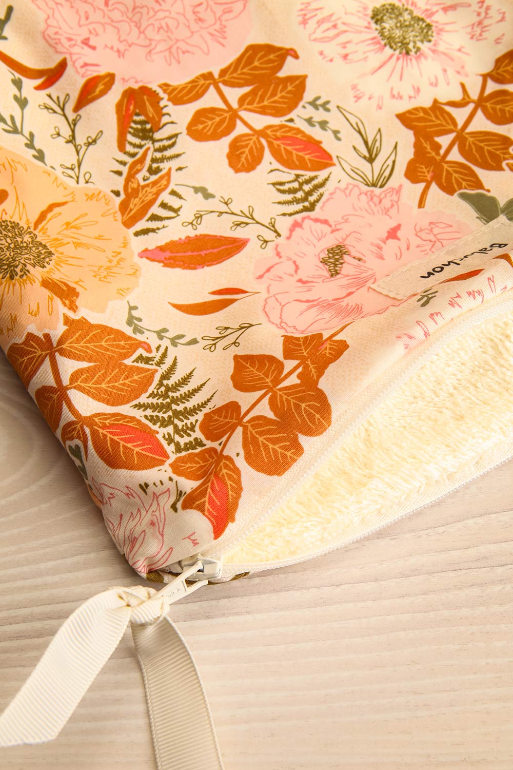 Zenitude Floral Cosmetic Bag | Maison garçonne inside