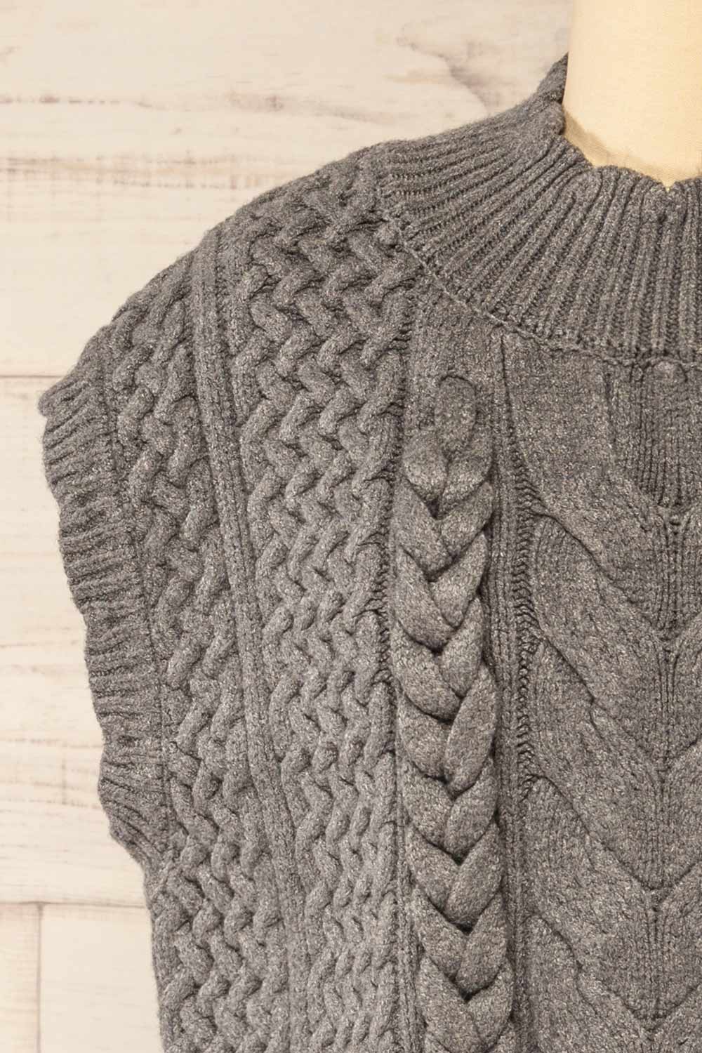 Zenon Grey Sleeveless Cable Knit Vest | La petite garçonne front