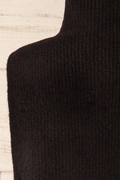 Zigong Black High Neck Collar w/ Zipper | La petite garçonne back close-up