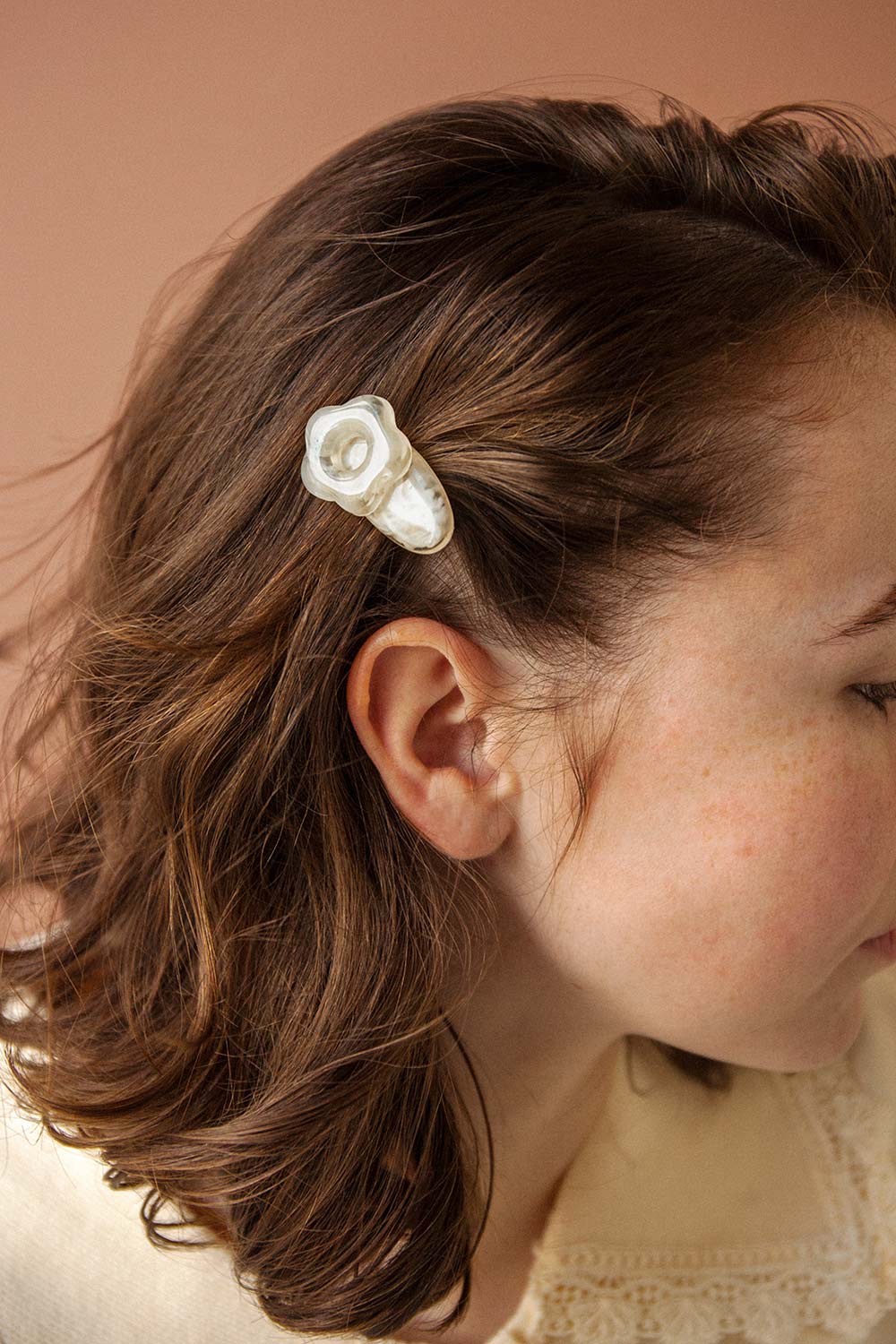 Zilly White Marbled Flower Hair Clips | Boutique 1861 model