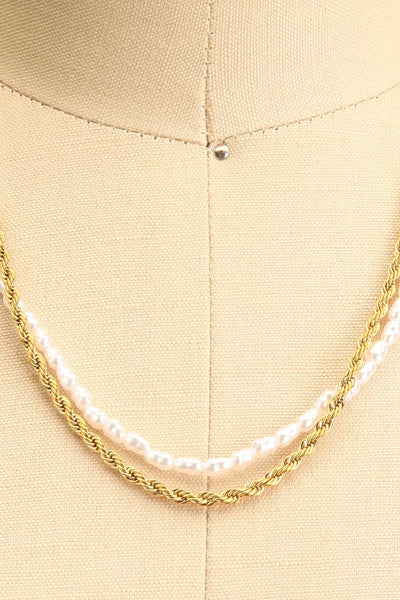 Zumar Gold Set of Two Necklaces | La petite garçonne close-up