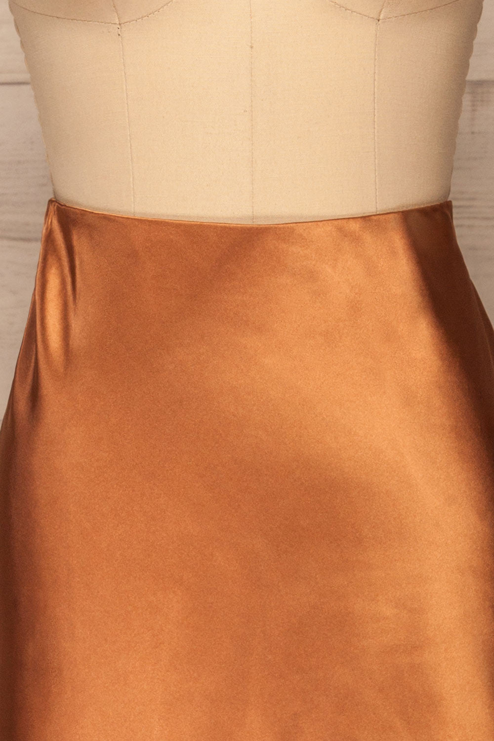 Alia Bronze Midi Satin Skirt | Jupe front close up | La Petite Garçonne