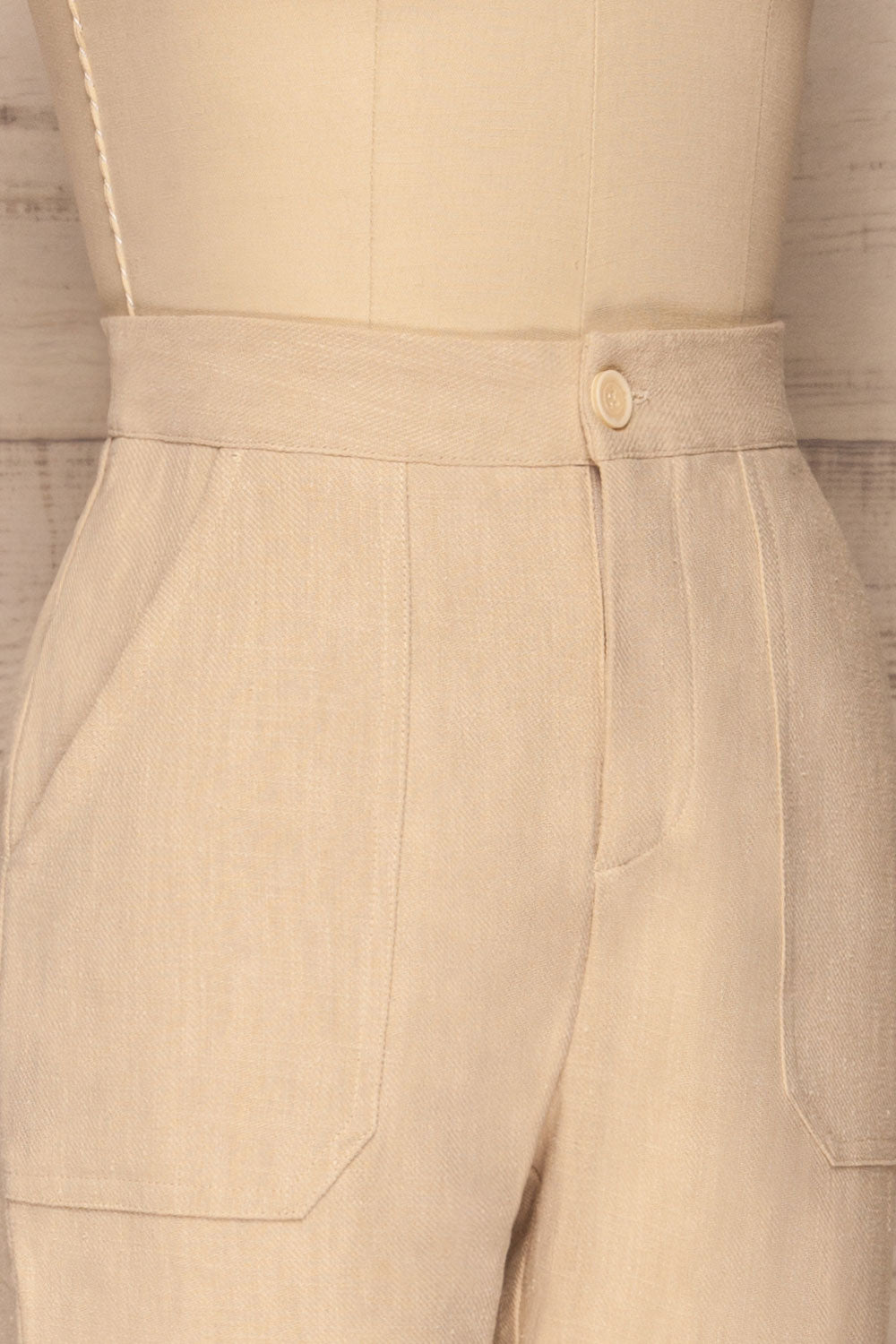 Altenberg Beige Linen Cropped Pants side close up | La petite garçonne