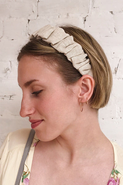 Altus Beige Scrunchie Texture Headband | La petite garçonne on model