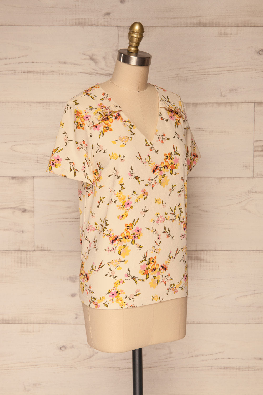 Anapa Beige Floral V-Neck T-Shirt | La petite garçonne side view