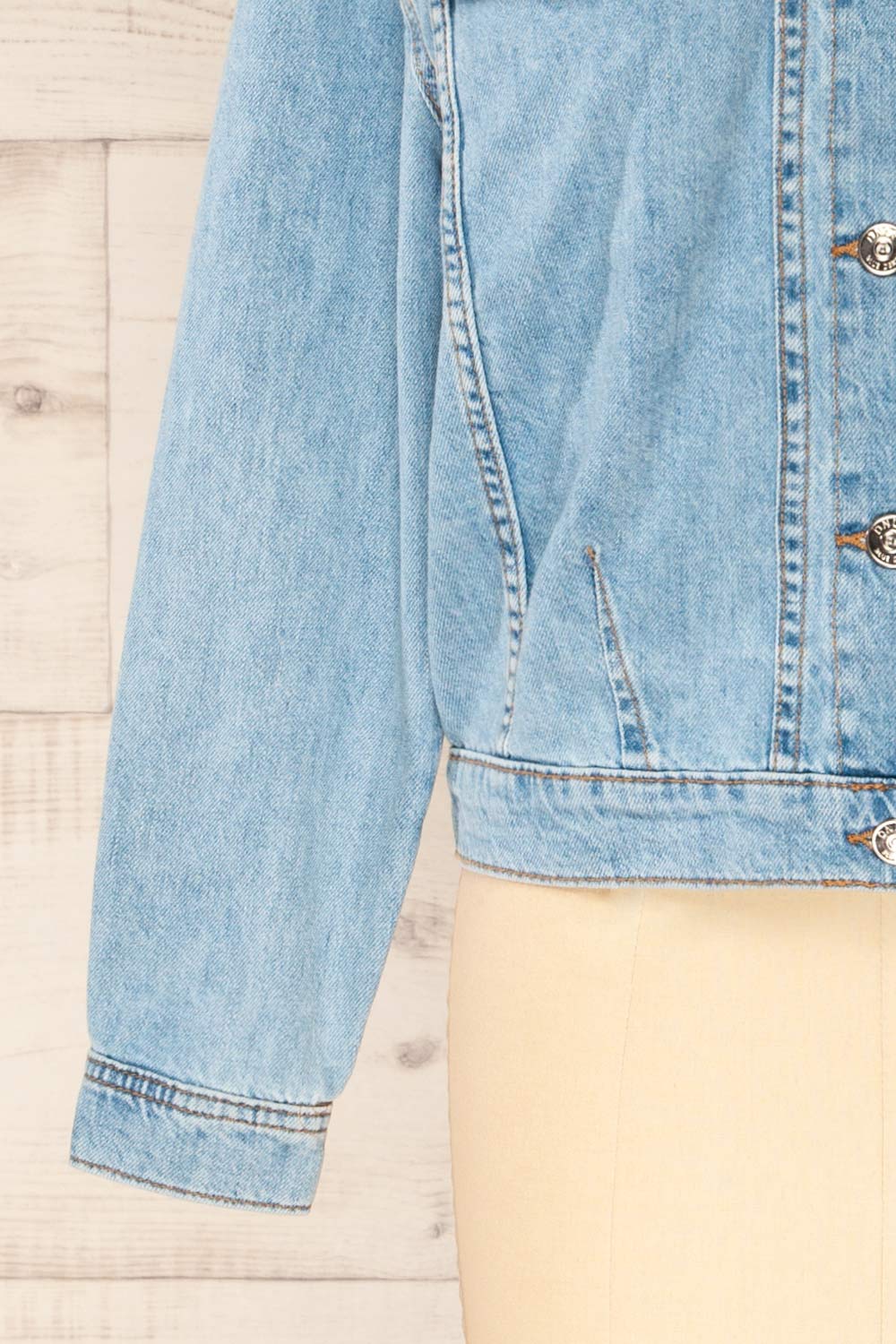 Andartikon Light Blue Denim Jacket | La petite garçonne sleeve close-up