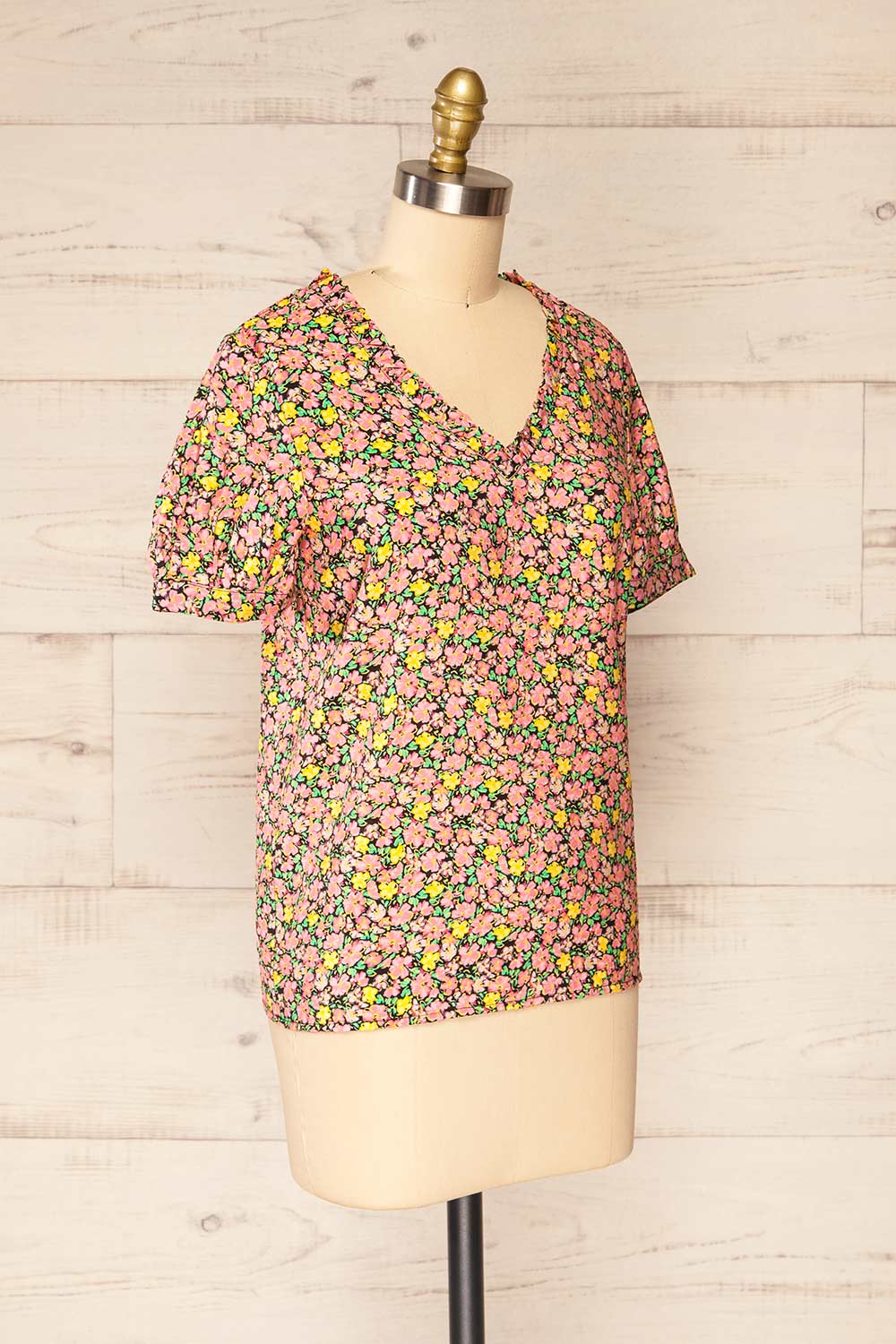 Anemokhori Floral V-Neck T-Shirt | La petite garçonne  side view 