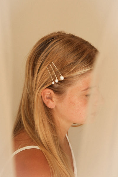 Arajuno Set of Golden Hair Pins with Pearls | La Petite Garçonne on blond model