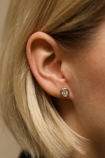 Arie Wolke - Golden and clear crystal stud earrings on blond model