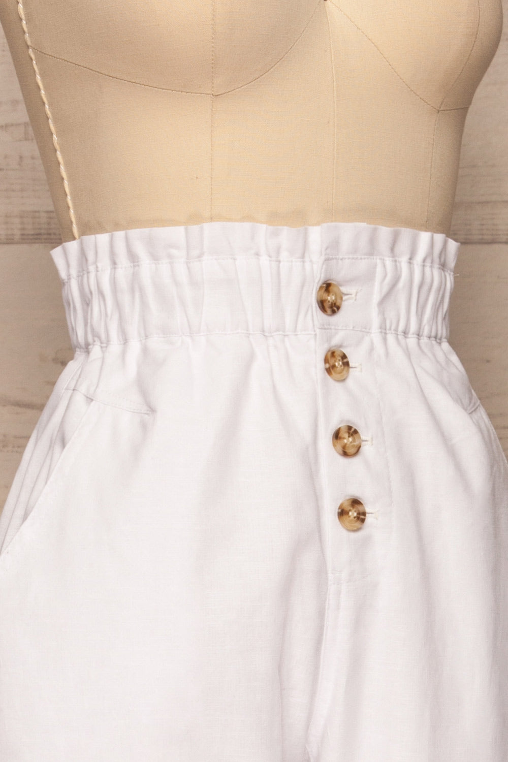 Arinsal White High Waist Cropped Pants | La petite garçonne side close-up