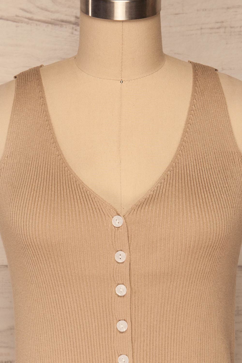 Arriphe Beige Ribbed Cami w/ Buttons | La petite garçonne front close up