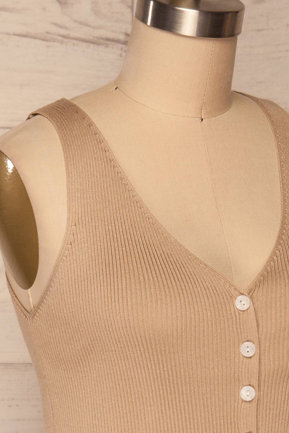 Arriphe Beige Ribbed Cami w/ Buttons | La petite garçonne side close up