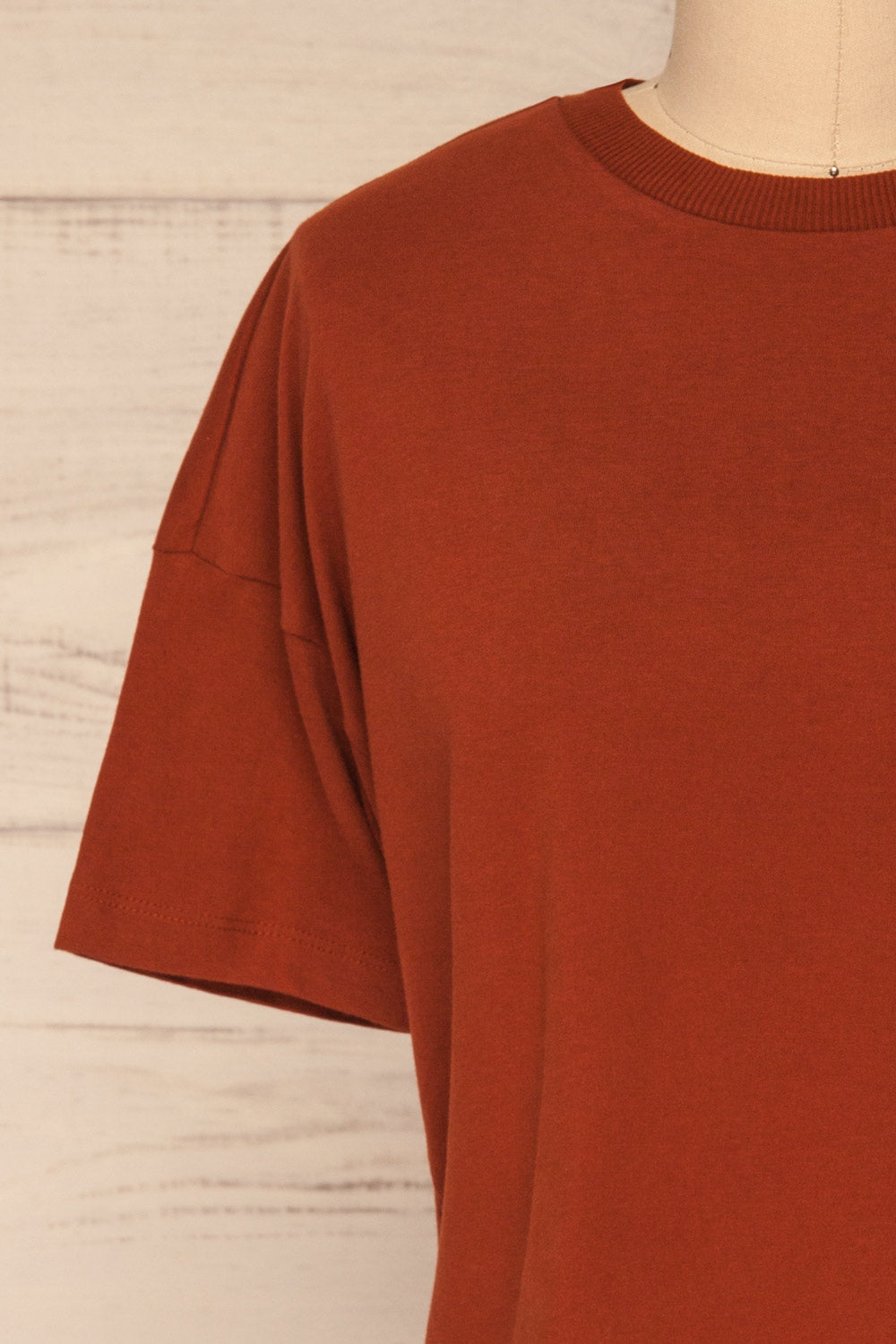 Arvika Clay Orange Cotton Cropped T-Shirt | La Petite Garçonne front close-up