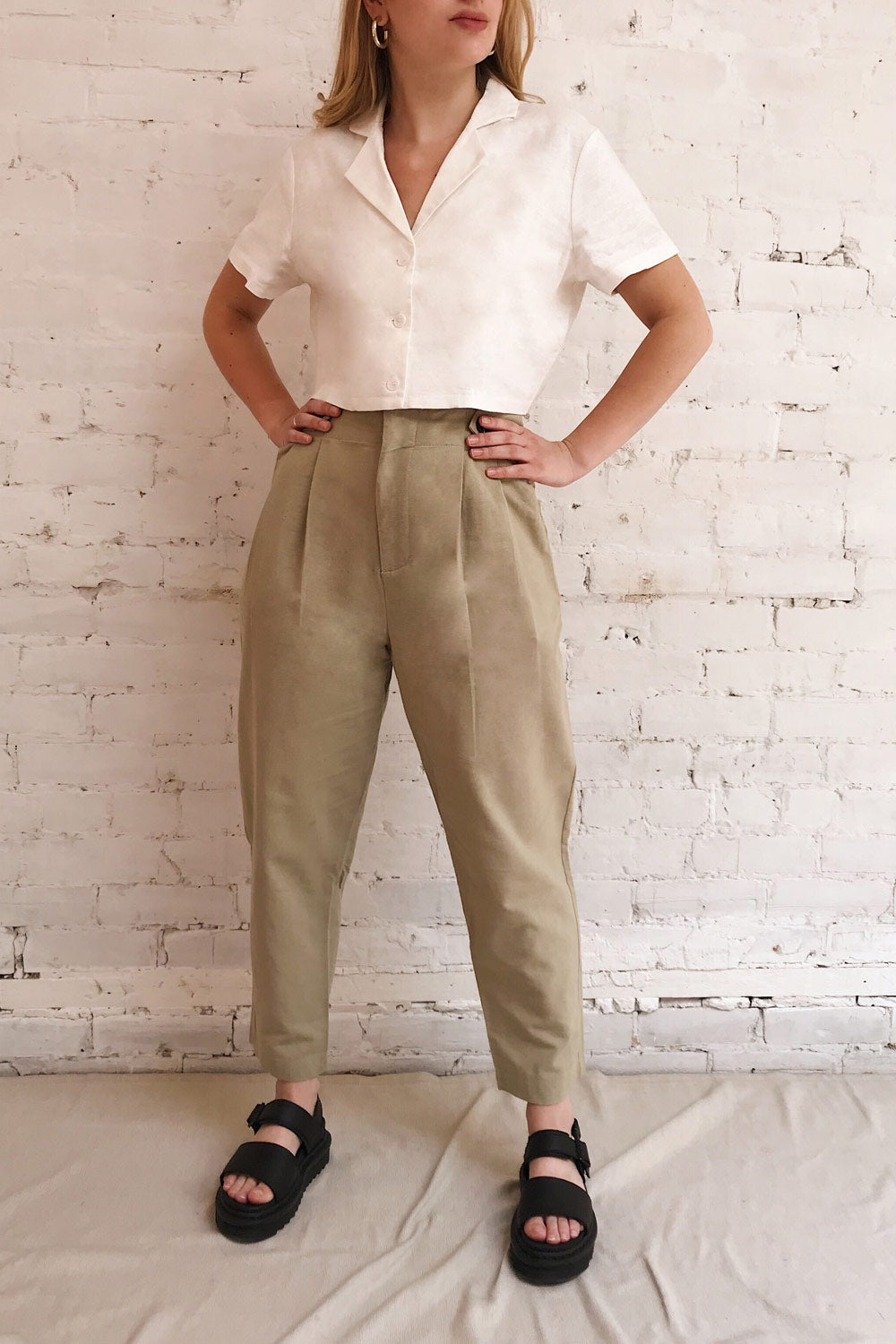 Maardu Sauge Green Pants | La petite garçonne on model