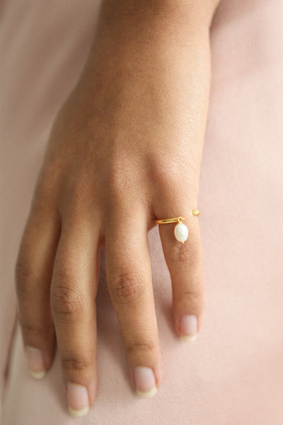 Bacca Minimalist Gold Ring w/ Pearl | La Petite Garçonne Chpt. 2 2