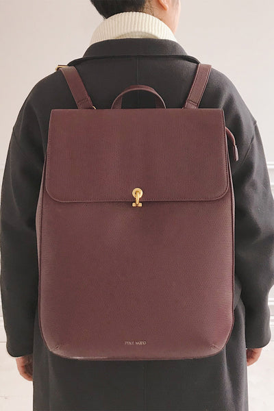 Centaurus Burgundy Vegan Leather Backpack | La petite garçonne model