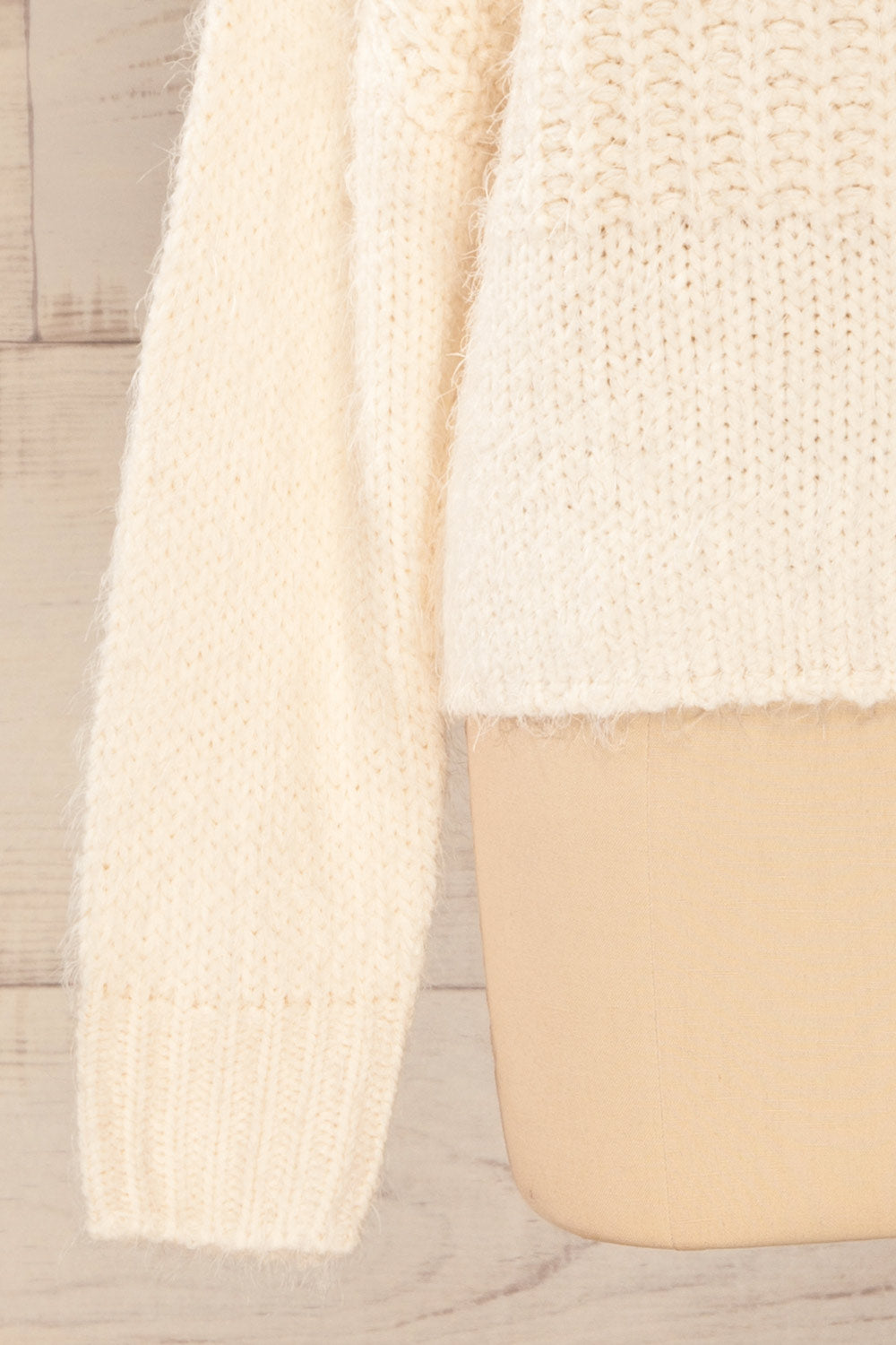 Briansk White Fuzzy Cropped Sweater | La petite garçonne bottom 