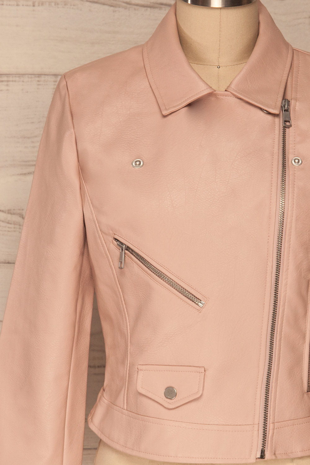 Calcali Rosa Dusty Pink Leather Motorcycle Jacket | La Petite Garçonne front close up 