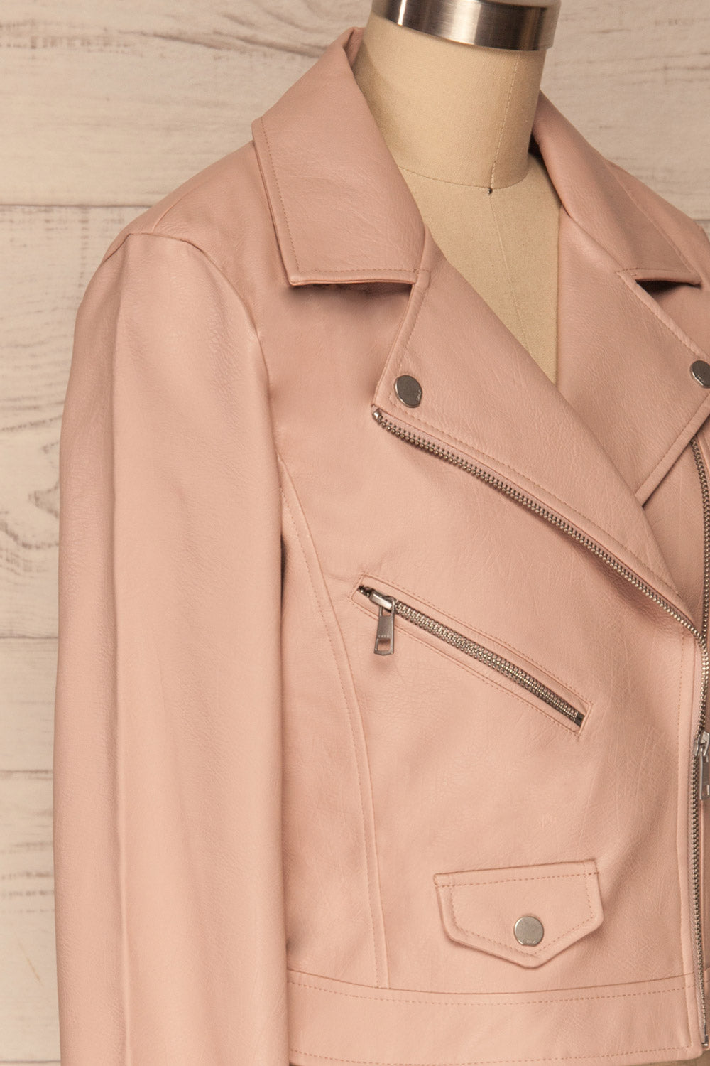 Calcali Rosa Dusty Pink Leather Motorcycle Jacket | La Petite Garçonne side close up 