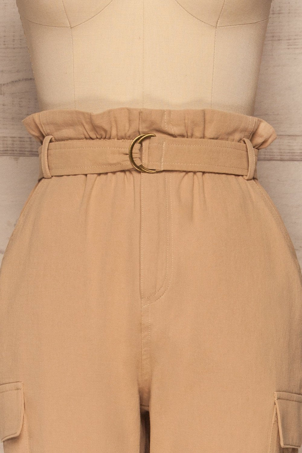 Canelos Beige Cargo Pants with Belt front close up | La petite garçonne