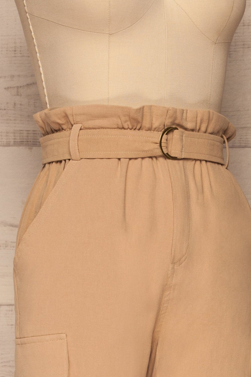 Canelos Beige Cargo Pants with Belt side close up | La petite garçonne