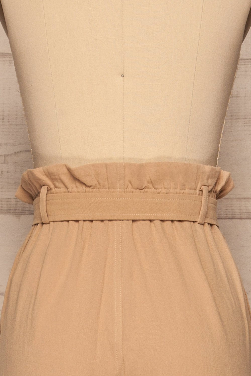 Canelos Beige Cargo Pants with Belt back close up | La petite garçonne