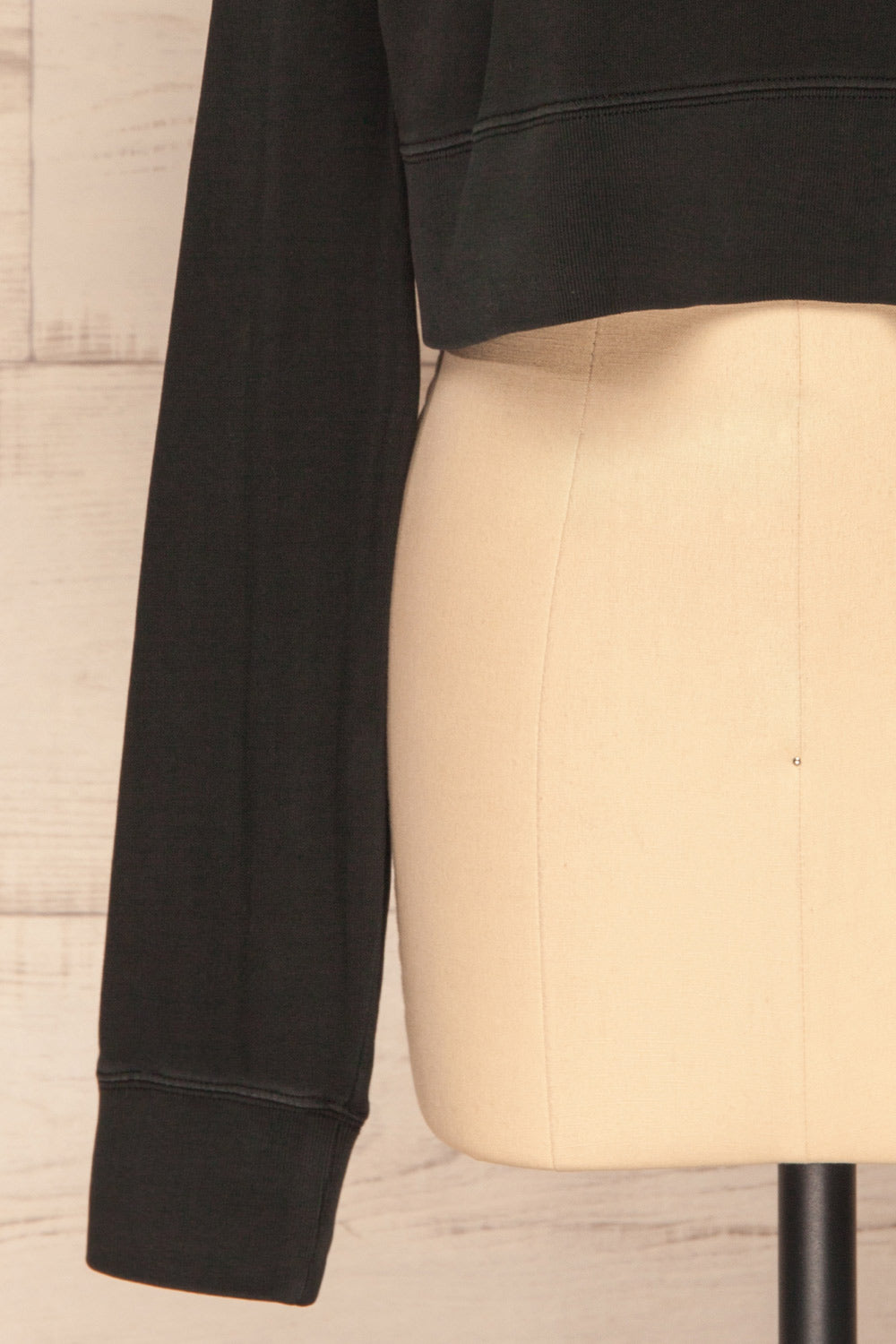 Cangil Black Long Sleeved Crop Top | SLEEVE CLOSE UP | La Petite Garçonne