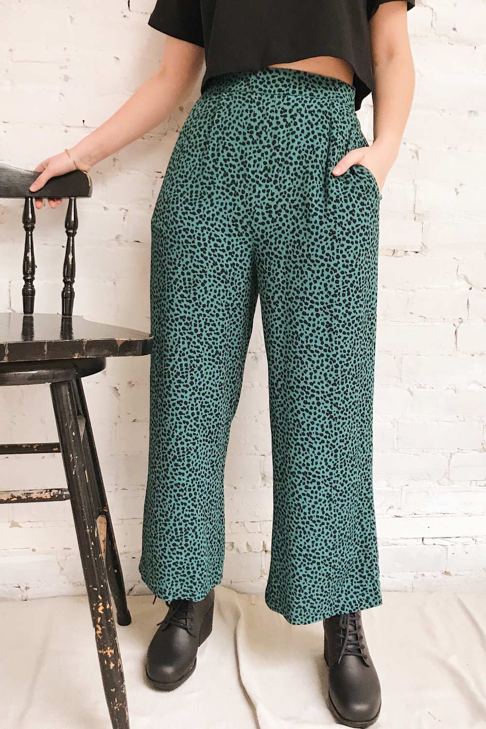 Canaveral Emerald Pants w/ Leopard Print | La petite garçonne model close up