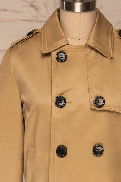 Capsol Light Khaki Short Trench Jacket front close up | La petite garçonne